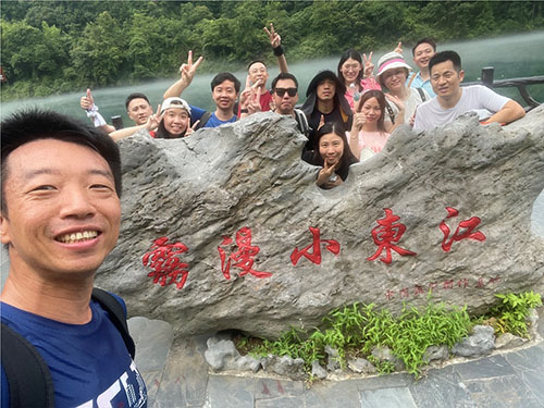 九年風(fēng)雨兼程，九年砥礪前行，云科國際迎來了意義非凡的九周年。2024年6月28日組織了為期3天的“福城郴州之旅”團(tuán)建活動(dòng)，在美麗的自然風(fēng)光中，共同感受公司的發(fā)展與壯大